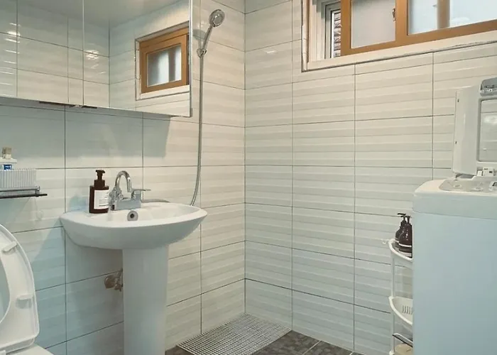 Sensational Private House Hodong's 6 People, 3 Rooms, 4 Beds 5 Minutes On Foot From National Station Line 2 Gangnam Hongdae Jamsil Apartamento Seul